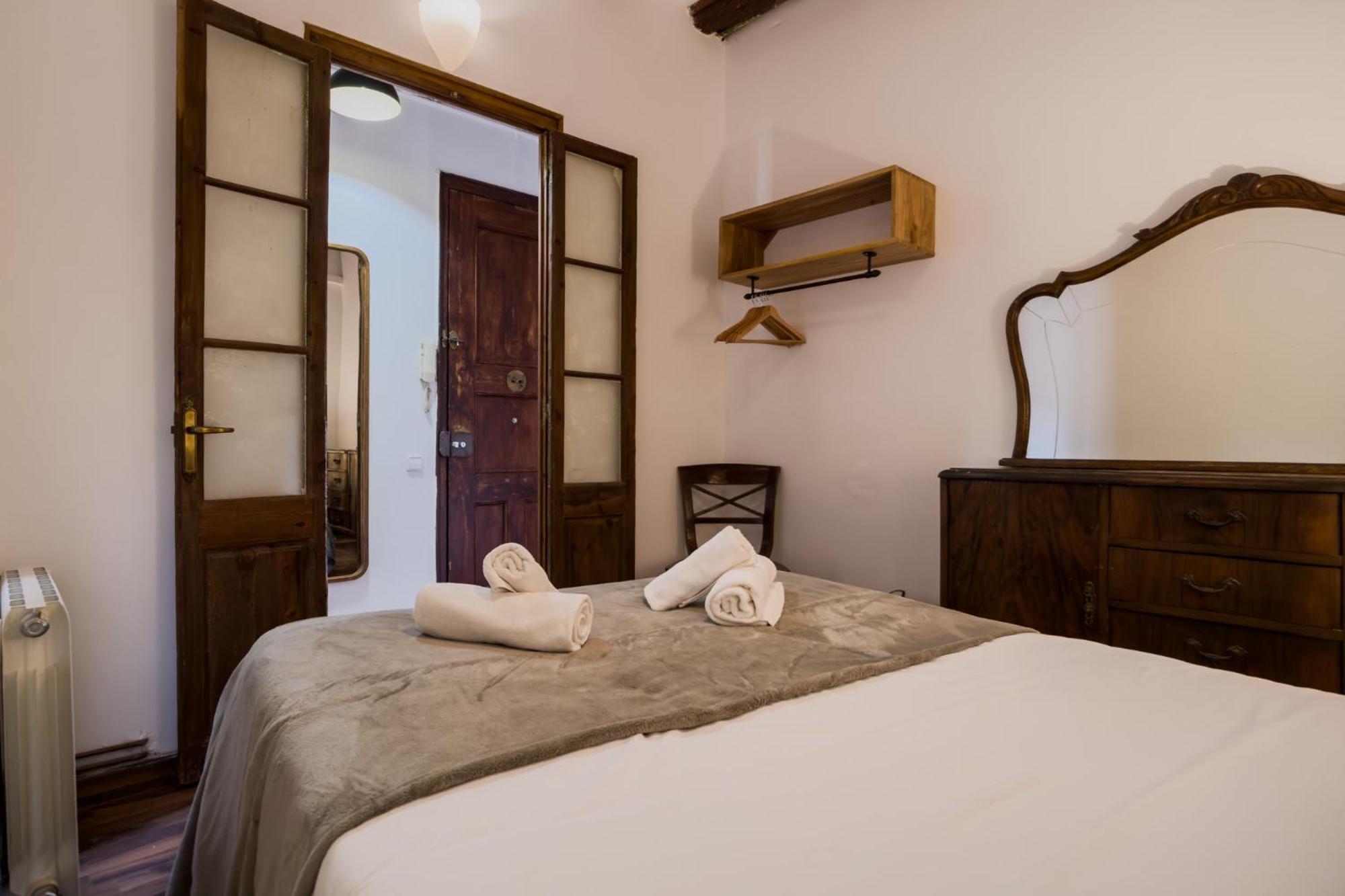 Magalhaes - Trad Flat In Poble Sec, Near Ramblas Barcelona Kültér fotó