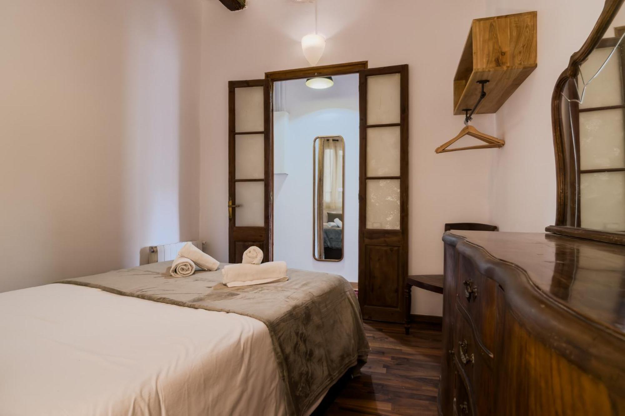 Magalhaes - Trad Flat In Poble Sec, Near Ramblas Barcelona Kültér fotó